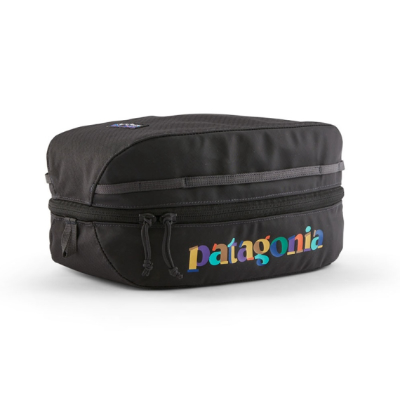 Patagonia Black Hole Cube 6L Unity Text: Ink Black in der Gruppe Verwahrung / Sonstige Verwahrung / Kulturtaschen bei Sportfiskeprylar.se (49367-UTIB-ALL)