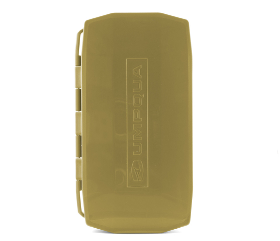 Umpqua UPG Foam Weekender Large - Olive in der Gruppe Verwahrung / Boxen & Dosen / Fliegenboxen bei Sportfiskeprylar.se (NFD9378-LO)