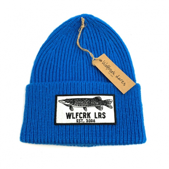 Wolfcreek Pike Patch Knitted Beanie - Blue in der Gruppe Kleidung & Schuhe / Kappen & Kopfbedeckungen / Mützen bei Sportfiskeprylar.se (WCL-05-BEANIE-03-BLUE)