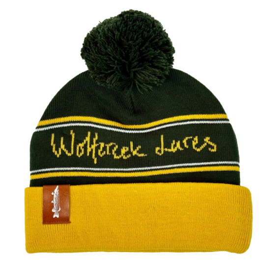 Wolfcreek Classic Logo Pom Pom Beanie - Mustard/Green in der Gruppe Kleidung & Schuhe / Kappen & Kopfbedeckungen / Mützen bei Sportfiskeprylar.se (WCL-05-POMPOM-01-MUST-GRN)