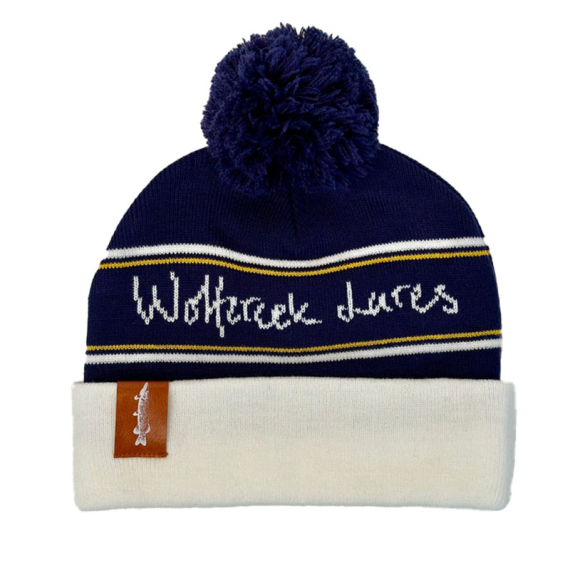 Wolfcreek Classic Logo Pom Pom Beanie - Navy/ White in der Gruppe Kleidung & Schuhe / Kappen & Kopfbedeckungen / Mützen bei Sportfiskeprylar.se (WCL-05-POMPOM-01-NVY-WHT)